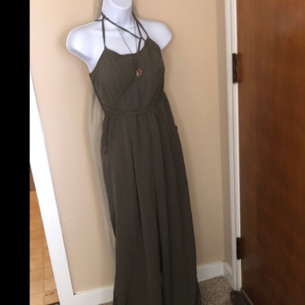 π«SOLDπ«NWT Olive Pant Suit/matching Scrunchie π - Picture 1 of 12
